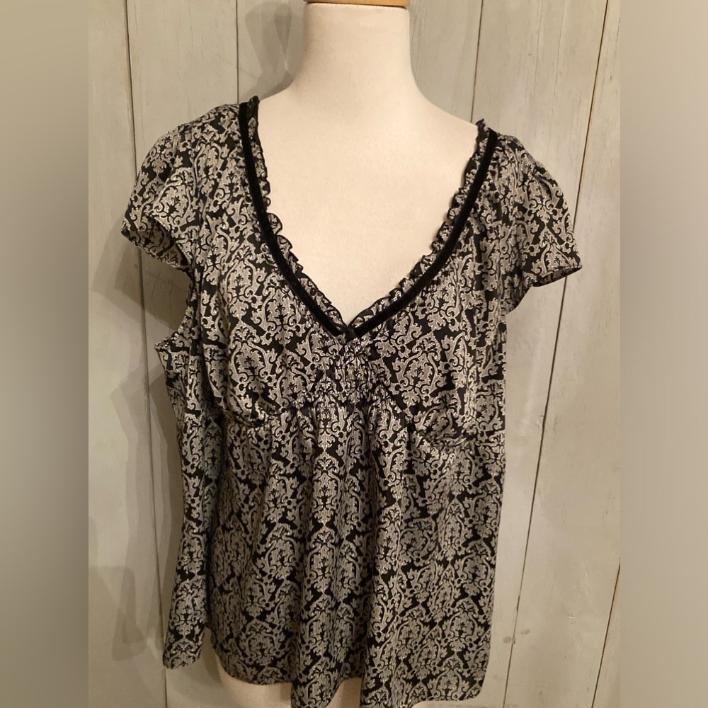 Bandolino‎ Floral Top Black Floral Velvet Trim Silky Short Sleeve Zipper Side 20